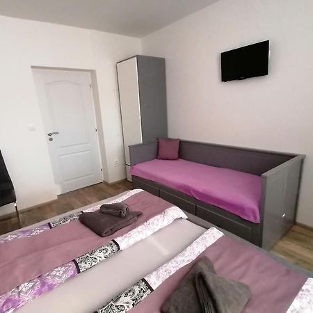 Ubytovani Na Spaciru Mikulov Exteriör bild