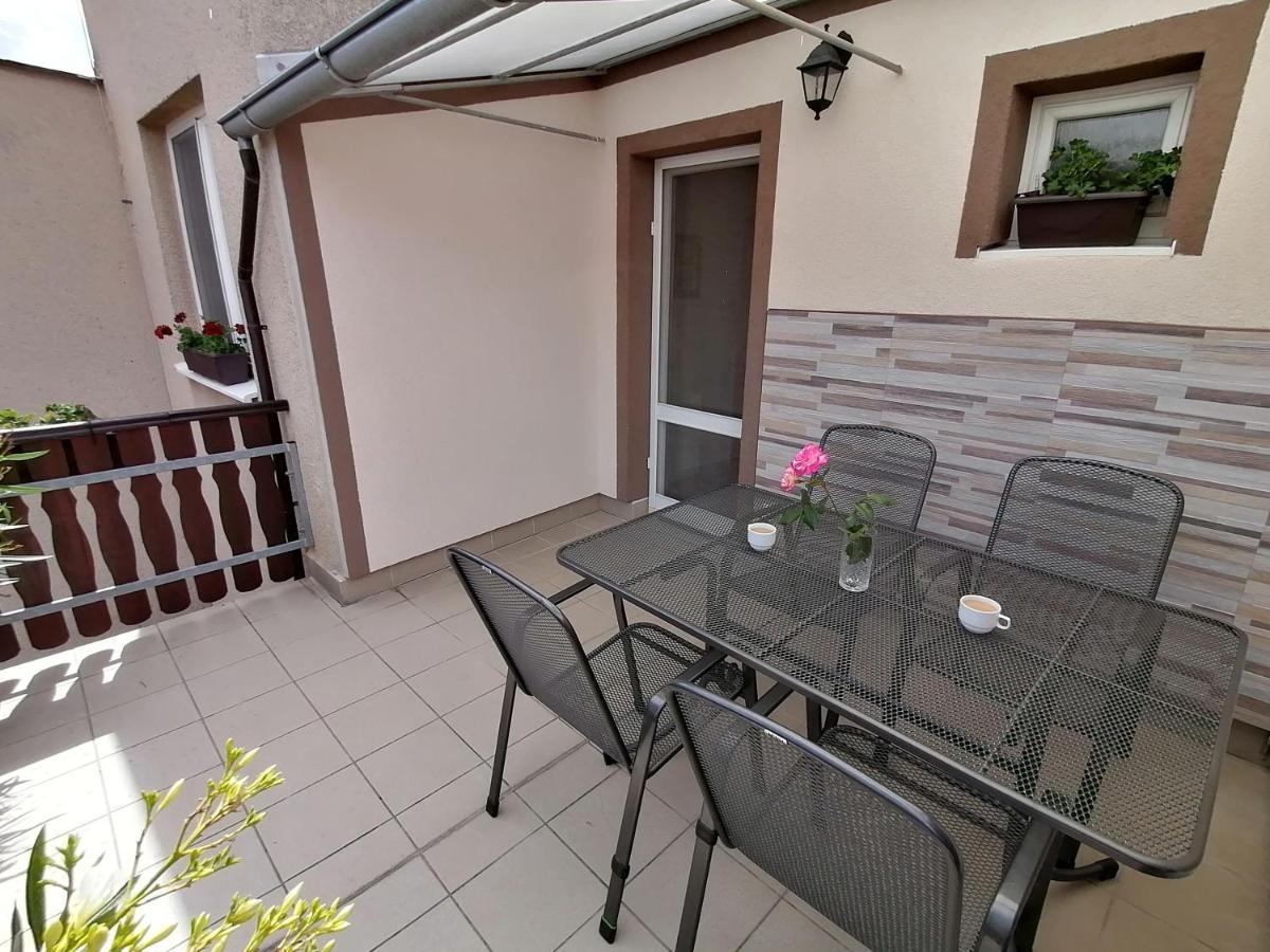 Ubytovani Na Spaciru Mikulov Exteriör bild