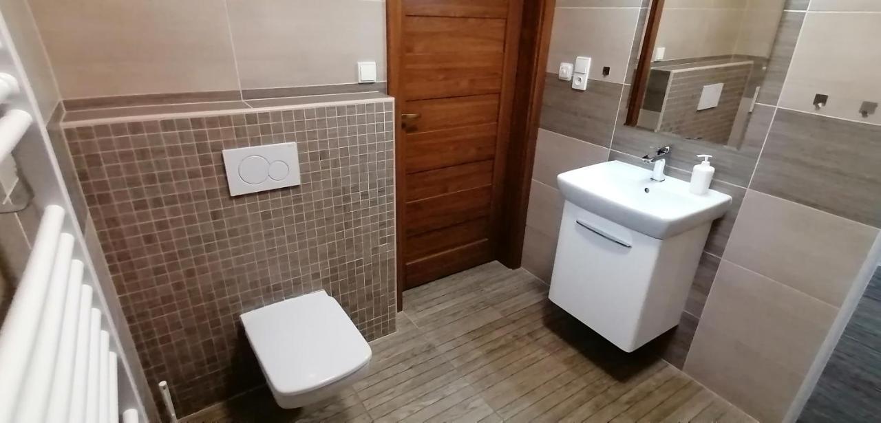 Ubytovani Na Spaciru Mikulov Exteriör bild