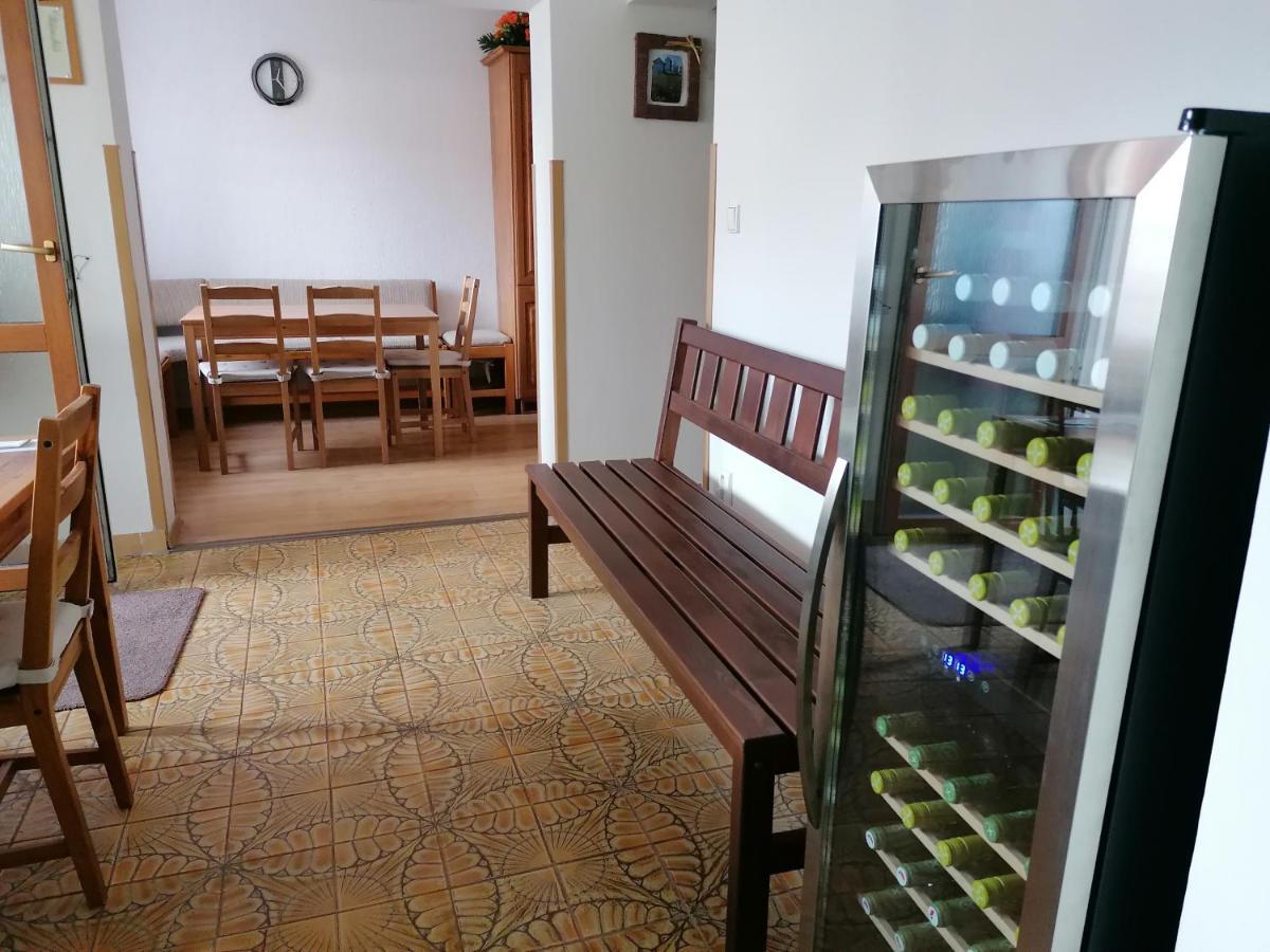 Ubytovani Na Spaciru Mikulov Exteriör bild