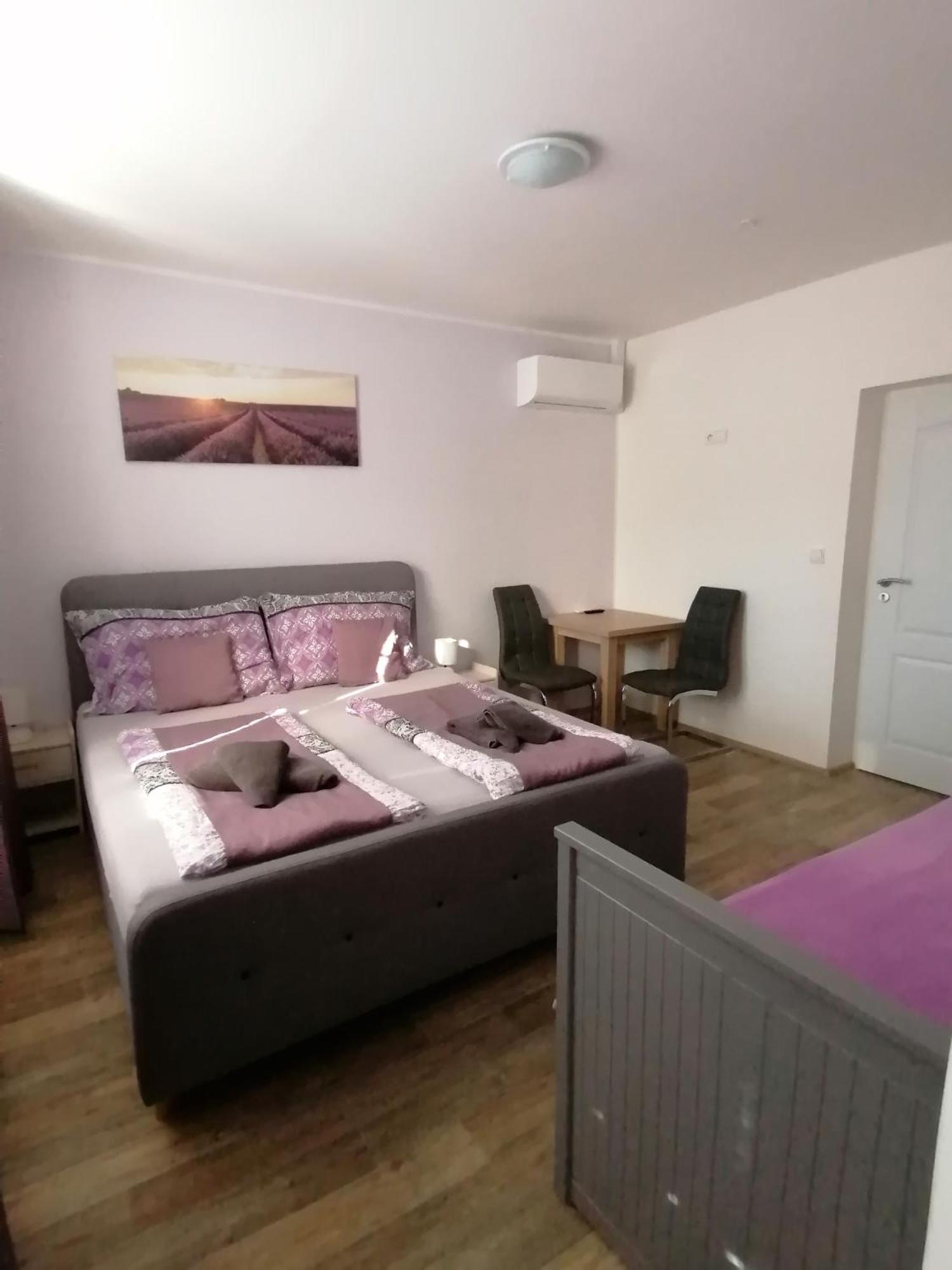 Ubytovani Na Spaciru Mikulov Exteriör bild